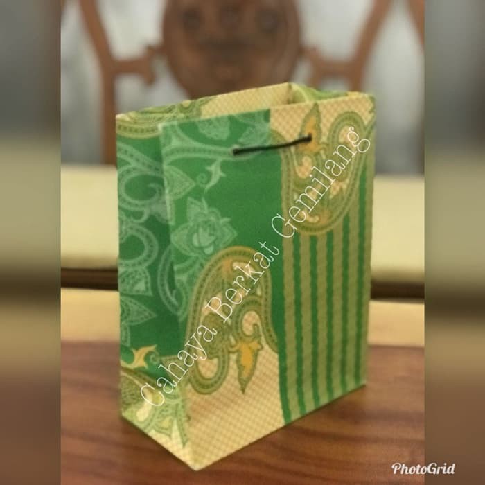 

Tas Kertas /Shopping Bag/Paper Bag Batik Uk 15 x 20 x 8 cm, Kraft150