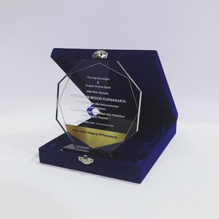 TERBAIK PLAKAT TROPHY PIALA PLAKAT WISUDA PLAKAT AKRILIK TERBAIK PLAKAT TROPHY PIALA PLAKAT WISUDA PLAKAT AKRILIK