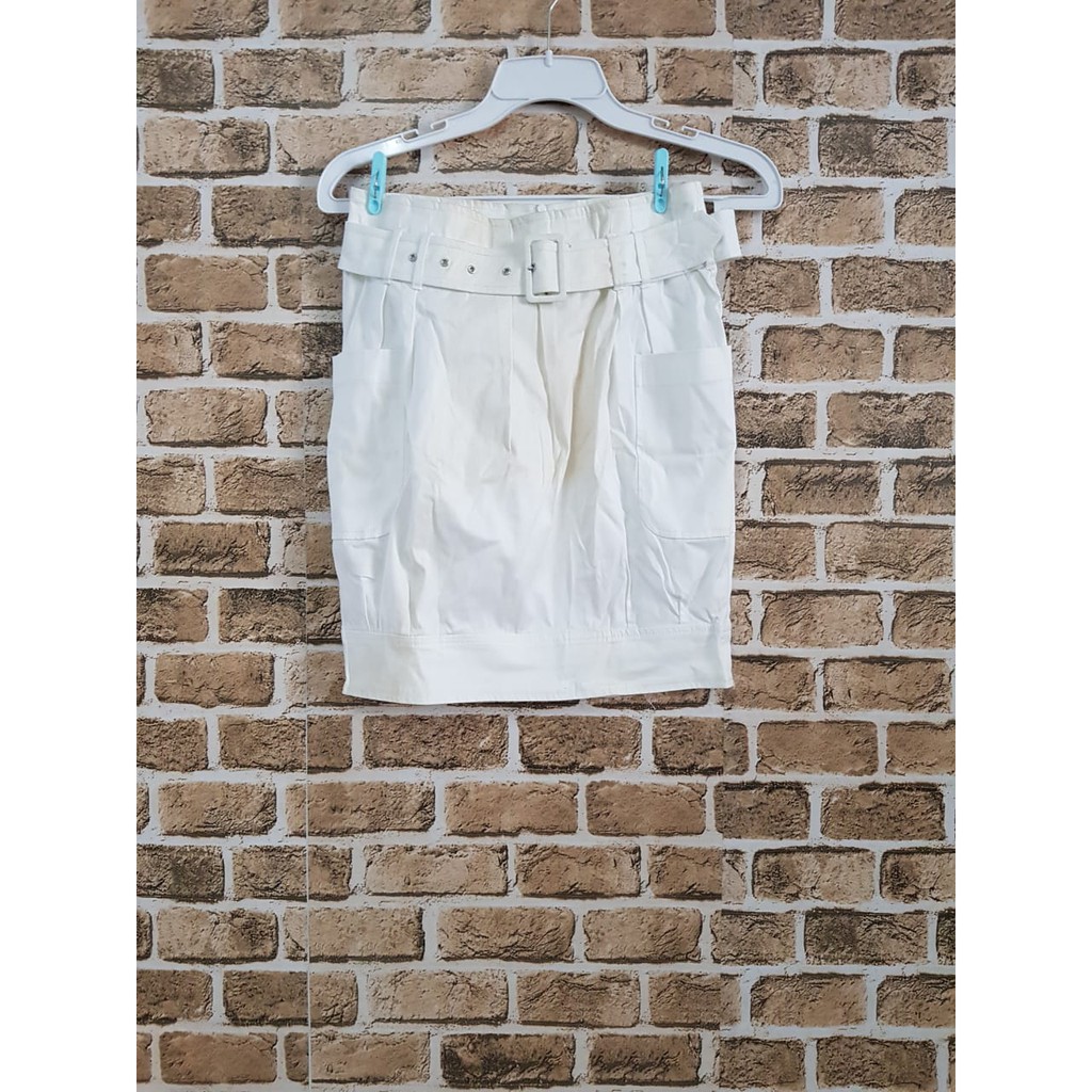 Rok Sepan Pendek Wanita Mango Suit Putih Polos Preloved Murah