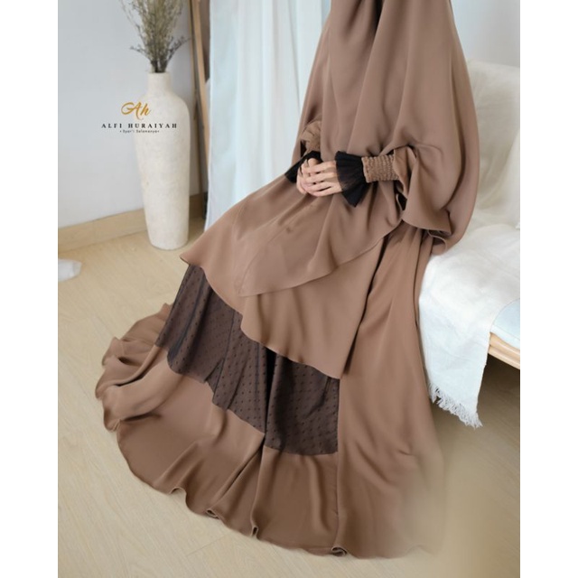 Magnolia I by Alfi Huraiyah