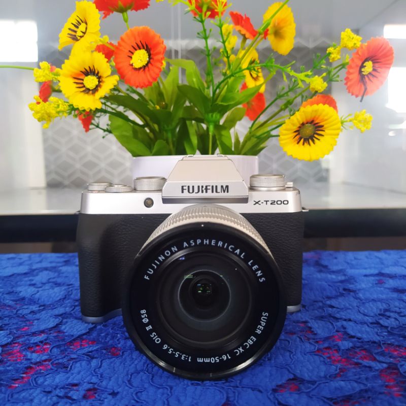FUJIFILM XT200 Lensa Kit 16-50MM Kamera Mirrorless Semi Pro