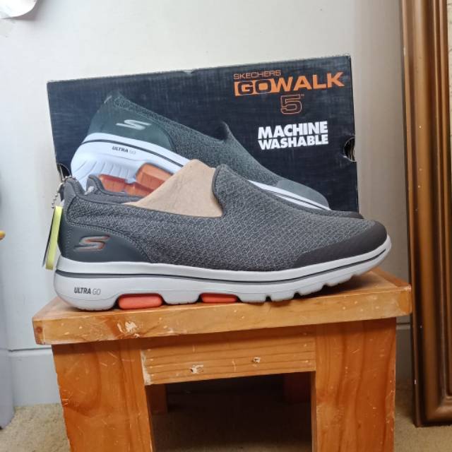 "Sepatu Skechers  Go walk 5"