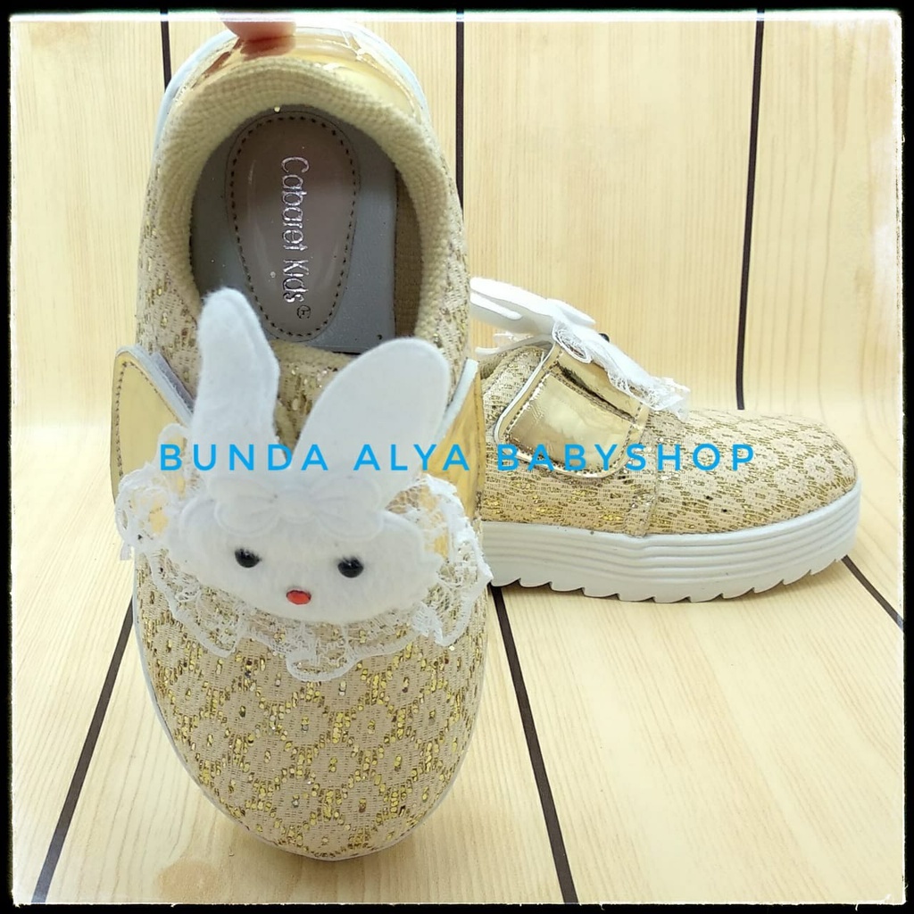 Sepatu Anak Perempuan Usia 4 Tahunan Size 29 Boneka Kelinci KREM - Sepatu Anak Cewek TK PAUD Anti Licin Alas Karet