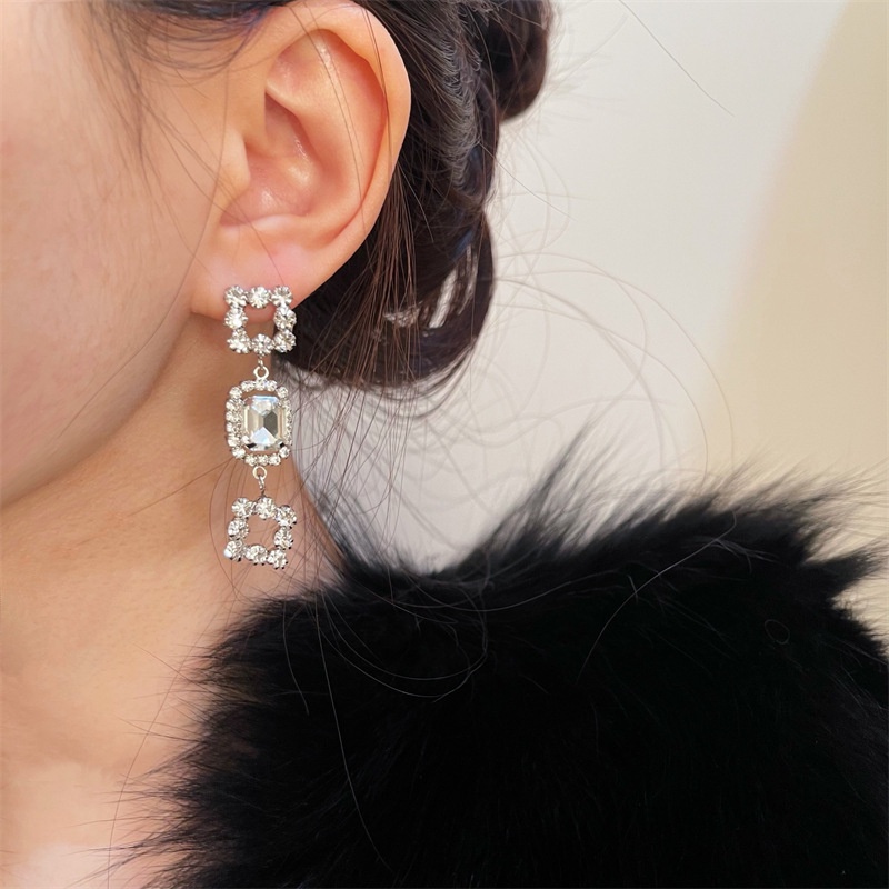 Anting Tusuk Gantung temperament Bahan Sterling silver 925 Desain Persegi Hias Berlian Untuk Wanita