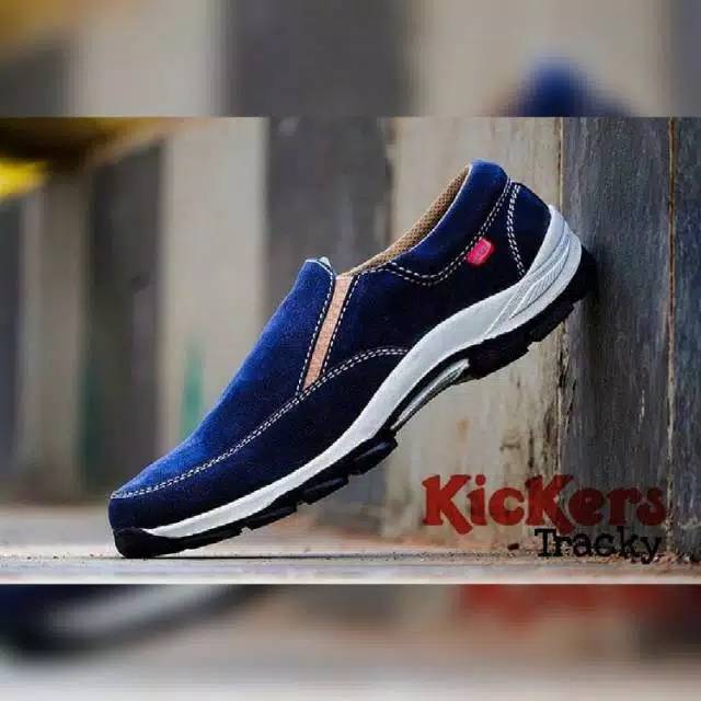 Sepatu Kasual Pria Slip on Suede TRACKING NEVY