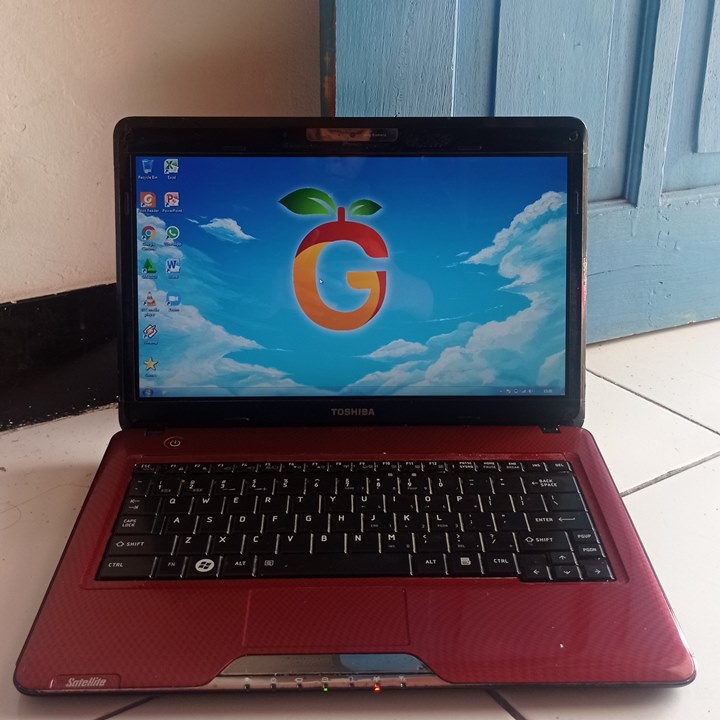 Toshiba Satallite T135 Merah 14 inch Intel Pentium SU4100 RAM 2GB HDD 500GB Windows 7 Laptop Second