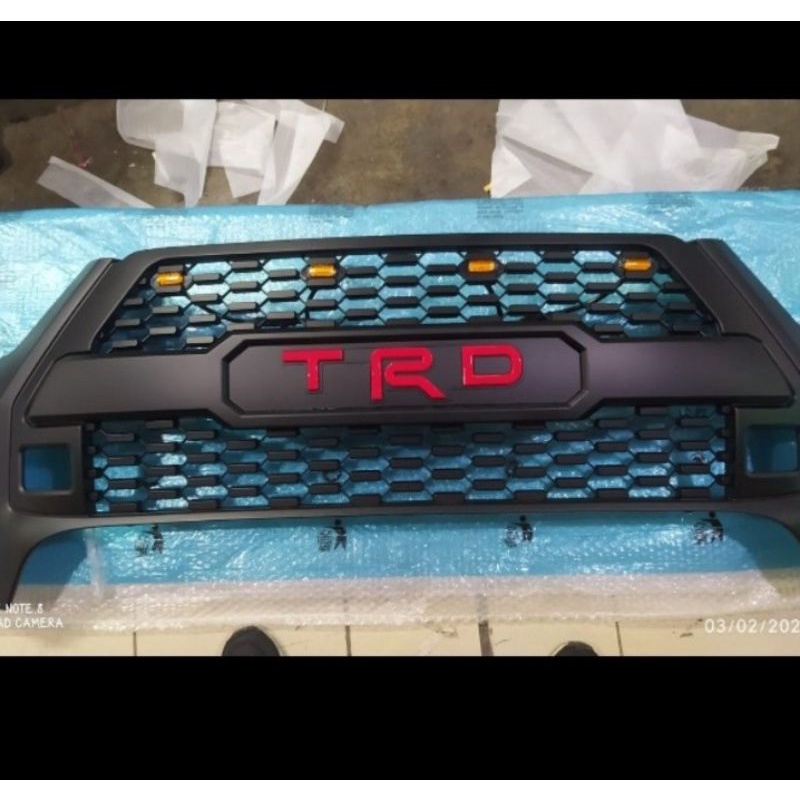 grill depan hilux 2021