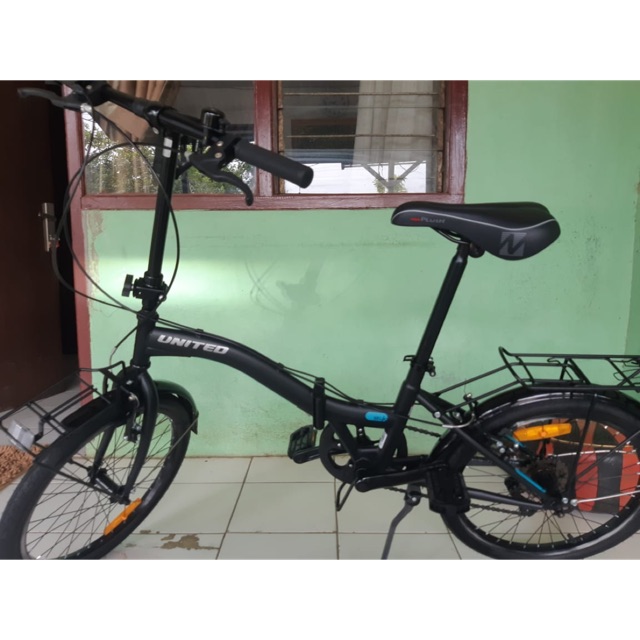 Sepeda lipat United stylo 20 inci untuk dewasa dan remaja, warna hitam