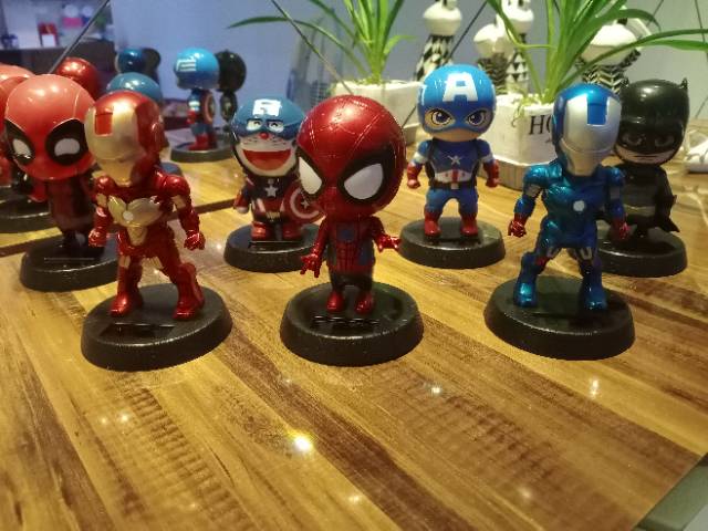 Dunia Anak [Tenaga Surya] Pajangan Mobil Super Hero Avengers  Matahari Kepala Bisa Goyang