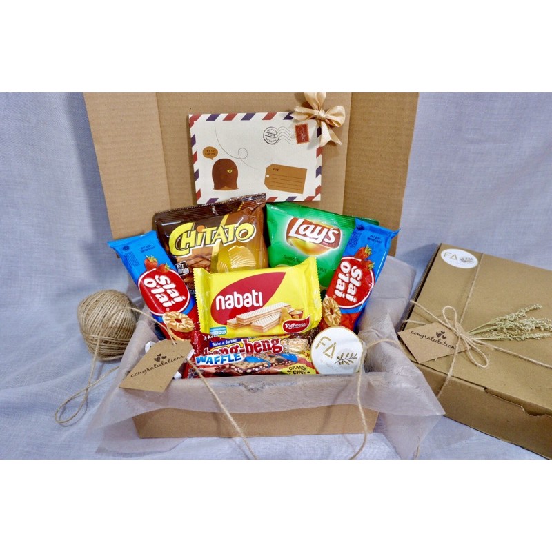 

snack box, hampers, gift box