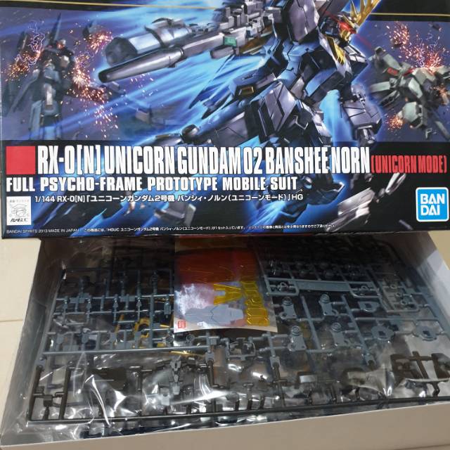 Bandai 1/144 HG Unicorn Banshee Norn (unicorn mode)