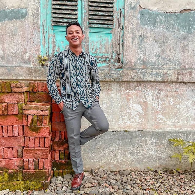 Kemeja tenun lengan panjang baju tenun pria