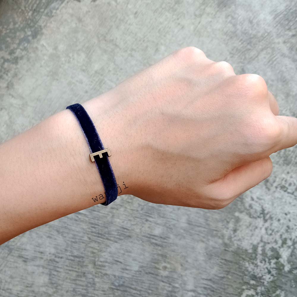 Gelang Couple Choker Velvet Inisial Simple Slide Bronze