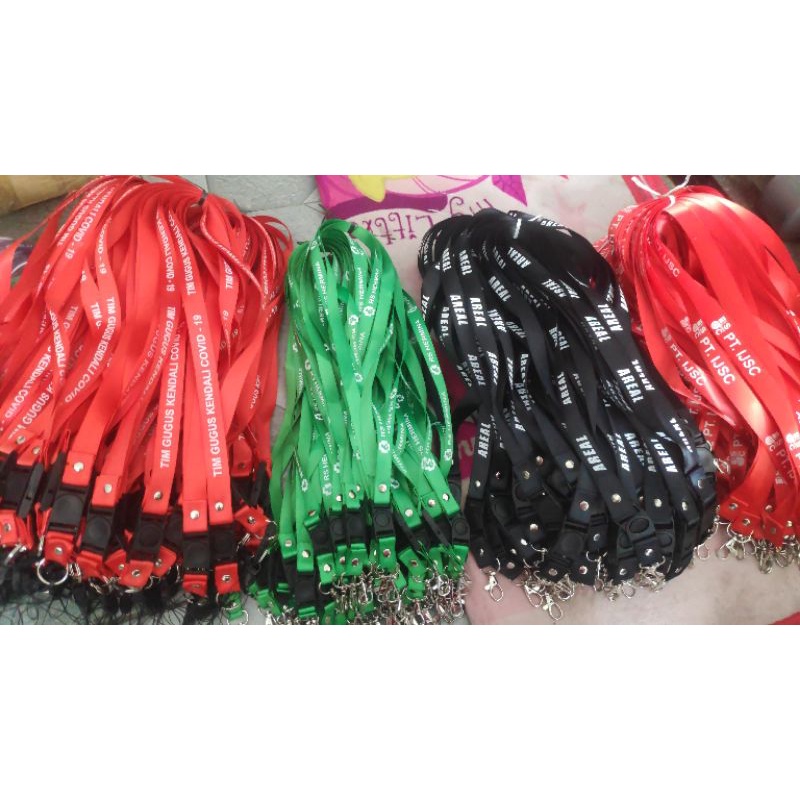 

tali lanyard custome 1.5 cm sablon satu warna satu desain