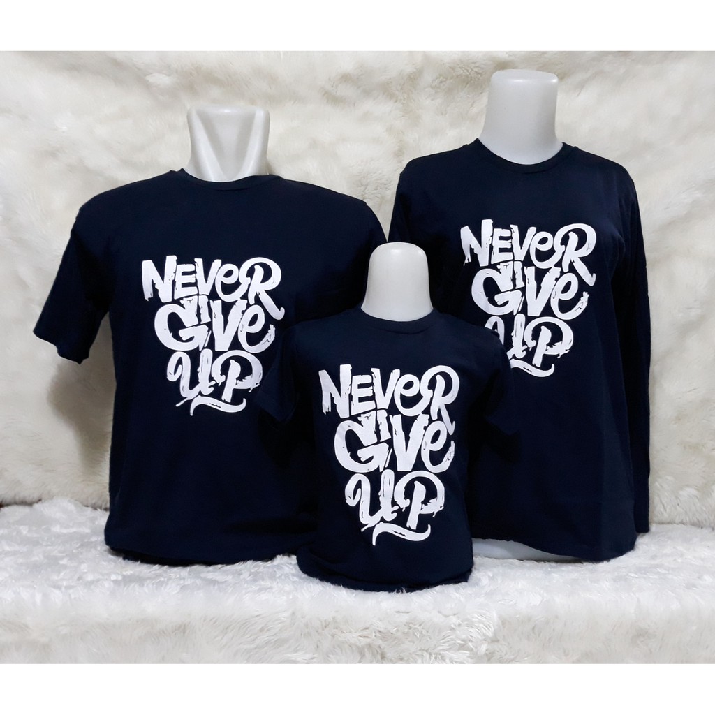 Baju Couple Keluarga Sarimbit Kaos Oblong dan Raglan Katun Combed 24s - NEVER GIVE UP - Navy Almond - YELUZI