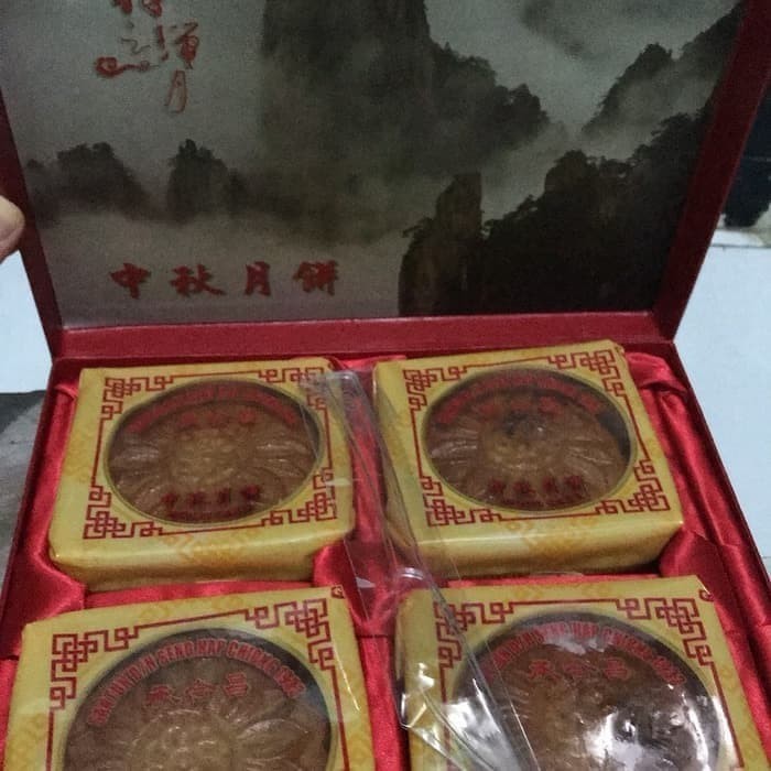 Kue Bulan Santun/Seng Hap Chiong Tausa Hitam - Mooncake Santun isi 4