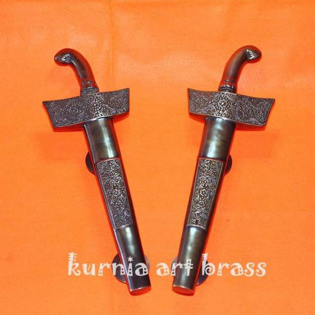 HANDLE PINTU RUMAH BENTUK KERIS KUNINGAN ANTIK