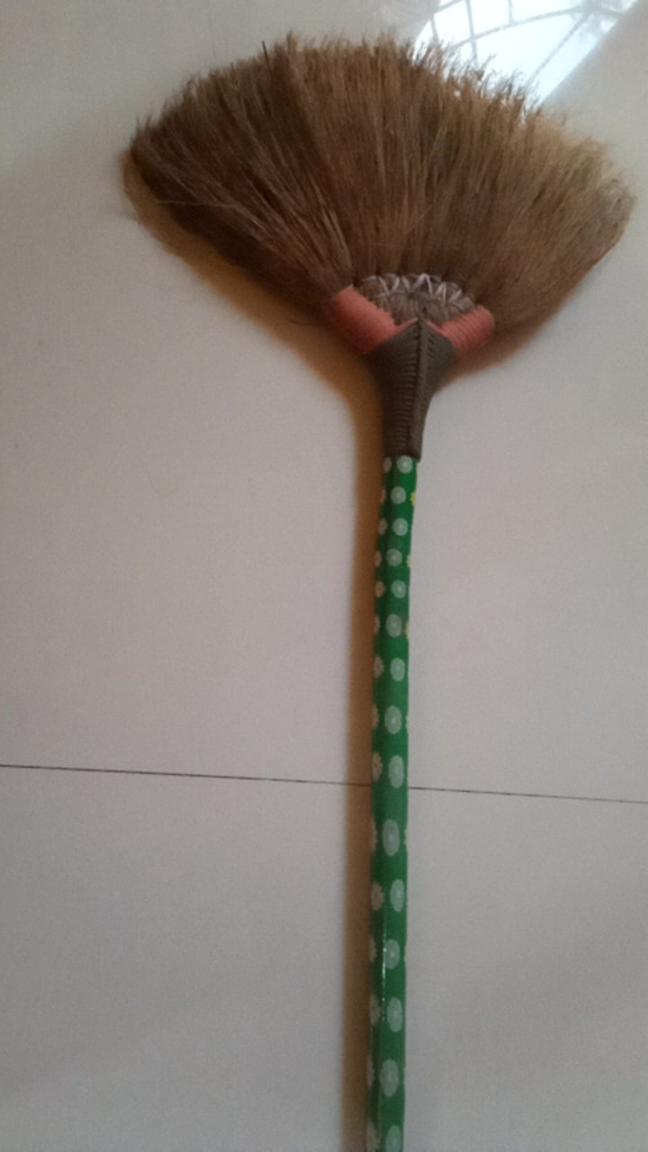 Sapu Sabut Kelapa Batang Bambu