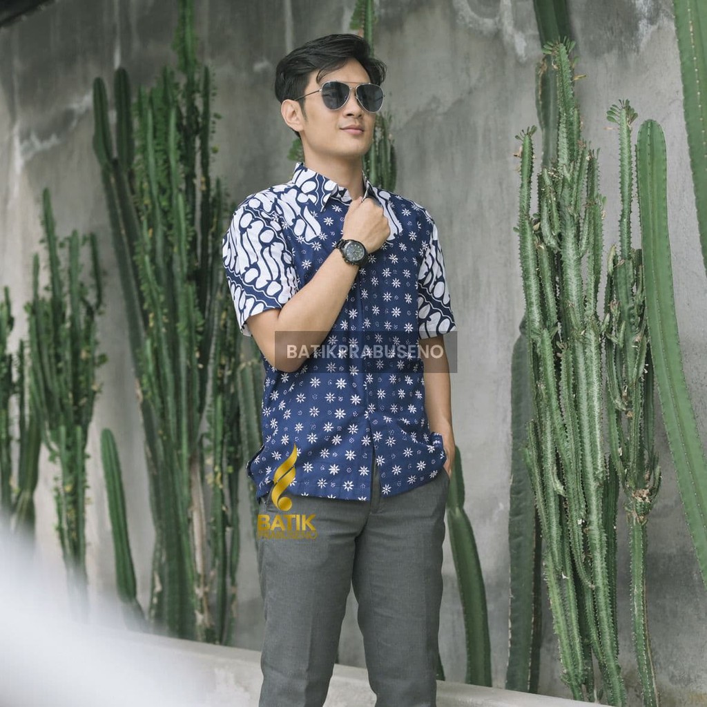 KEMEJA BAJU BATIK PRIA LENGAN PENDEK Prabuseno - Raynar Kemeja Batik Pria Lengan Pendek Slimfit
