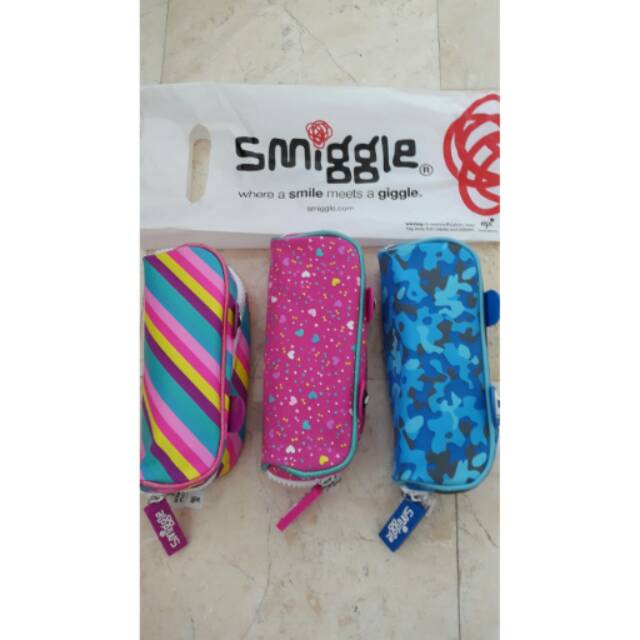 

Kotak Pensil Smiggle