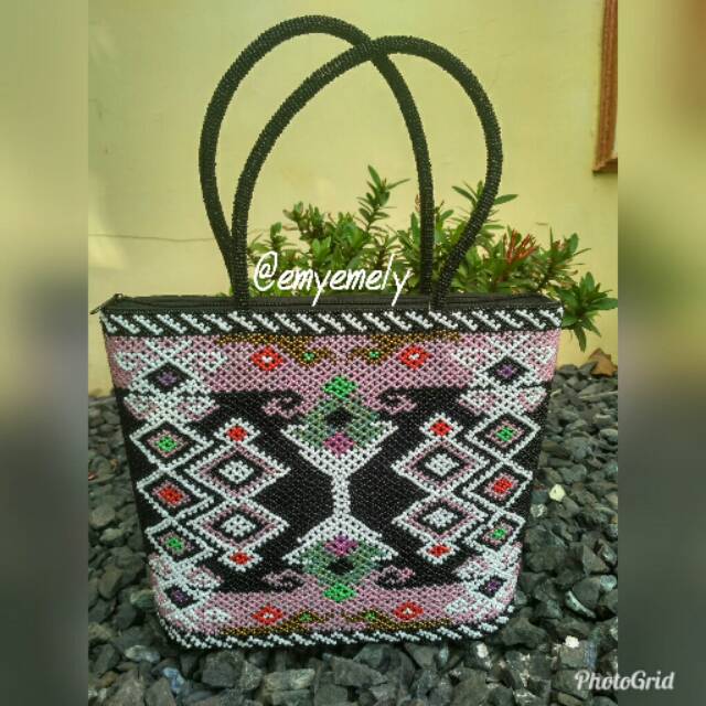 

tas kerajinan tangan