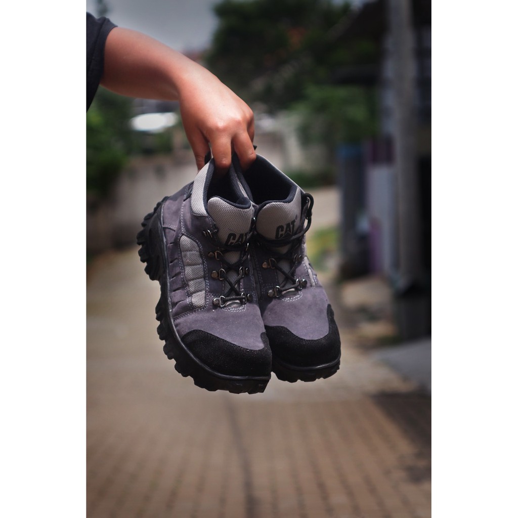 Sepatu Caterpillar ujung besi tinggi 6 inc