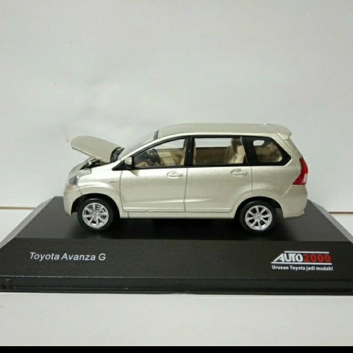 Diecast miniatur mobil toyota avanza auto2000 original - silver gold - silver gold