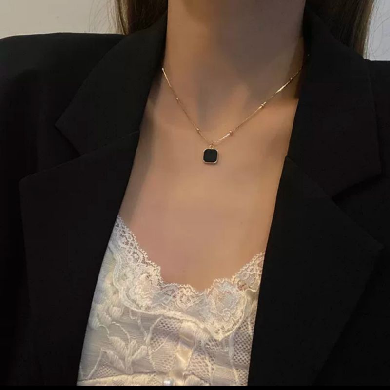 Kalung Wanita Titanium Liontin Kotak Hitam Anti Karat selamanya Kalung Titanium Wanita Terbaru Terlaris Mewah Fashion Wanita Liontin Kotak