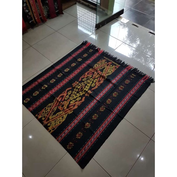 Elphi Kain Dayak Hitam Motif Gold dengan salur merah