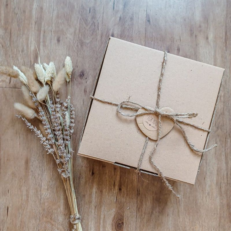 

Box Hampers Ulang Tahun / Box Hampers Lebaran / Box Hampers Wisuda / Box Hampers Premium / Box Hampers Murah
