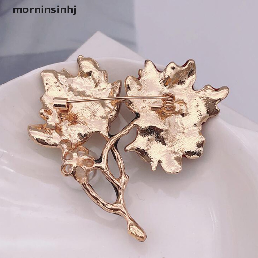 Mor Bros Pin Bentuk Daun Maple Aksen Mutiara Imitasi Gaya Vintage Untuk Wanita