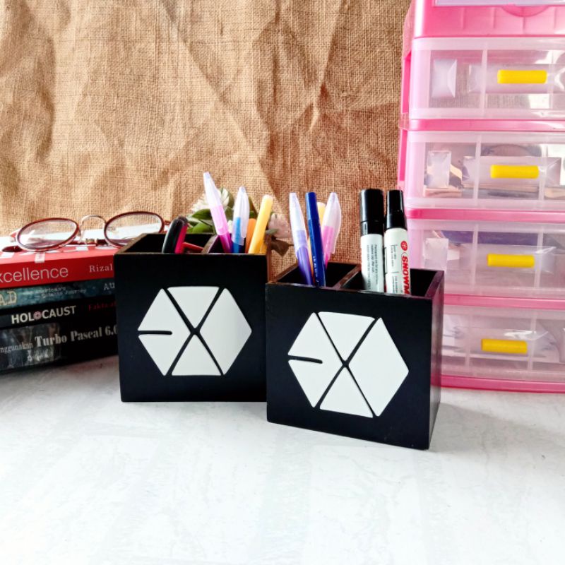 

Tempat Pensil Logo timbul EXO/Tempatpensil organizer meja belajar