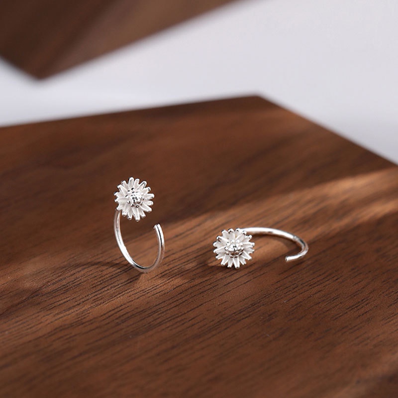 Anting Kait Desain Bunga Matahari Daisy Warna Silver Untuk Wanita