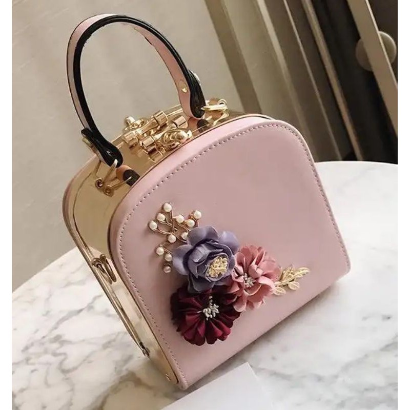 

Kode: ELJ 289 IDR : 168 rbBahan : Kulit Pu ukuran: 14 x 15 x 10 cm Warna : Black, White, Pink, Red