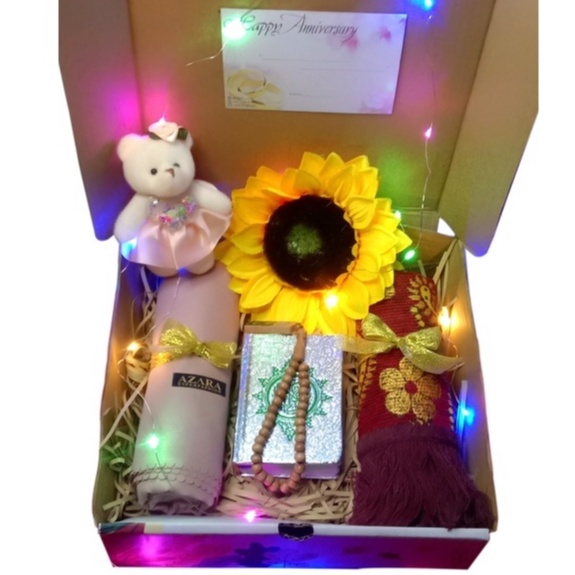 Hampers Hijab Gift Box Premium Ulang Tahun Pacar Wisuda Wedding Anniversary Istri Kado Hadiah Ultah