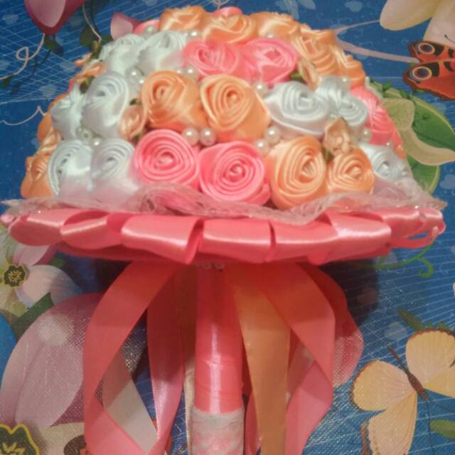 Buket bunga pernikahan pengantin peach, putih, pink