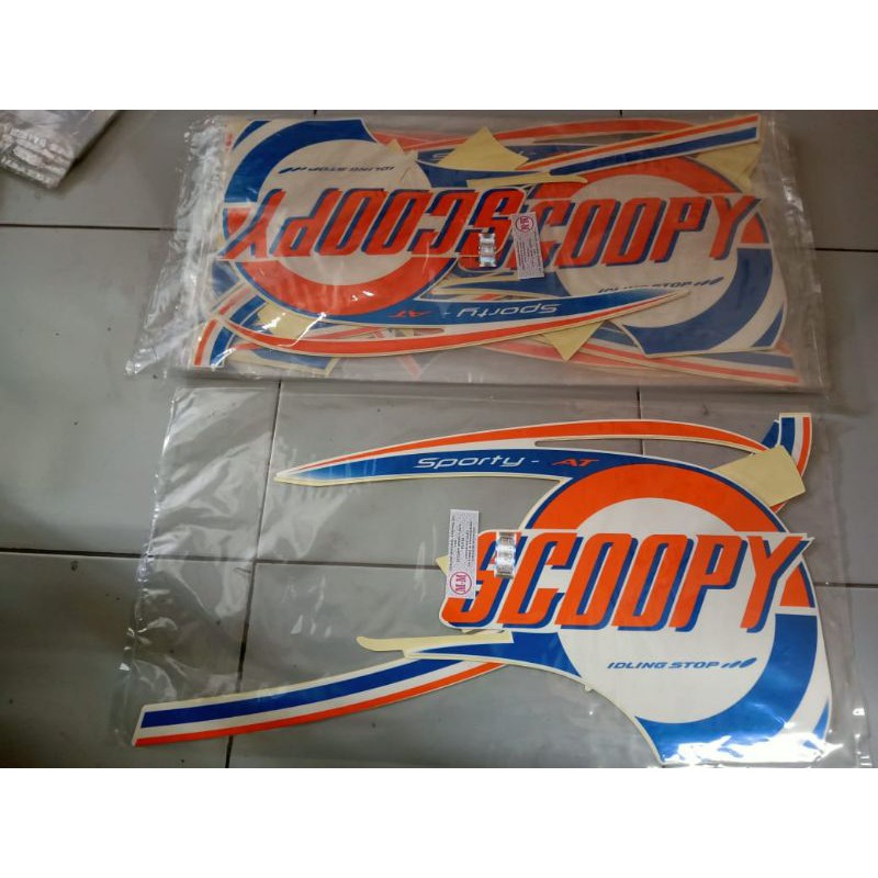 striping scoopy fi tahun 2015 putih/biru sticker body