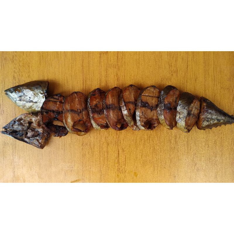 Ikan asap tuna besar perekor 1,5kg berat segar