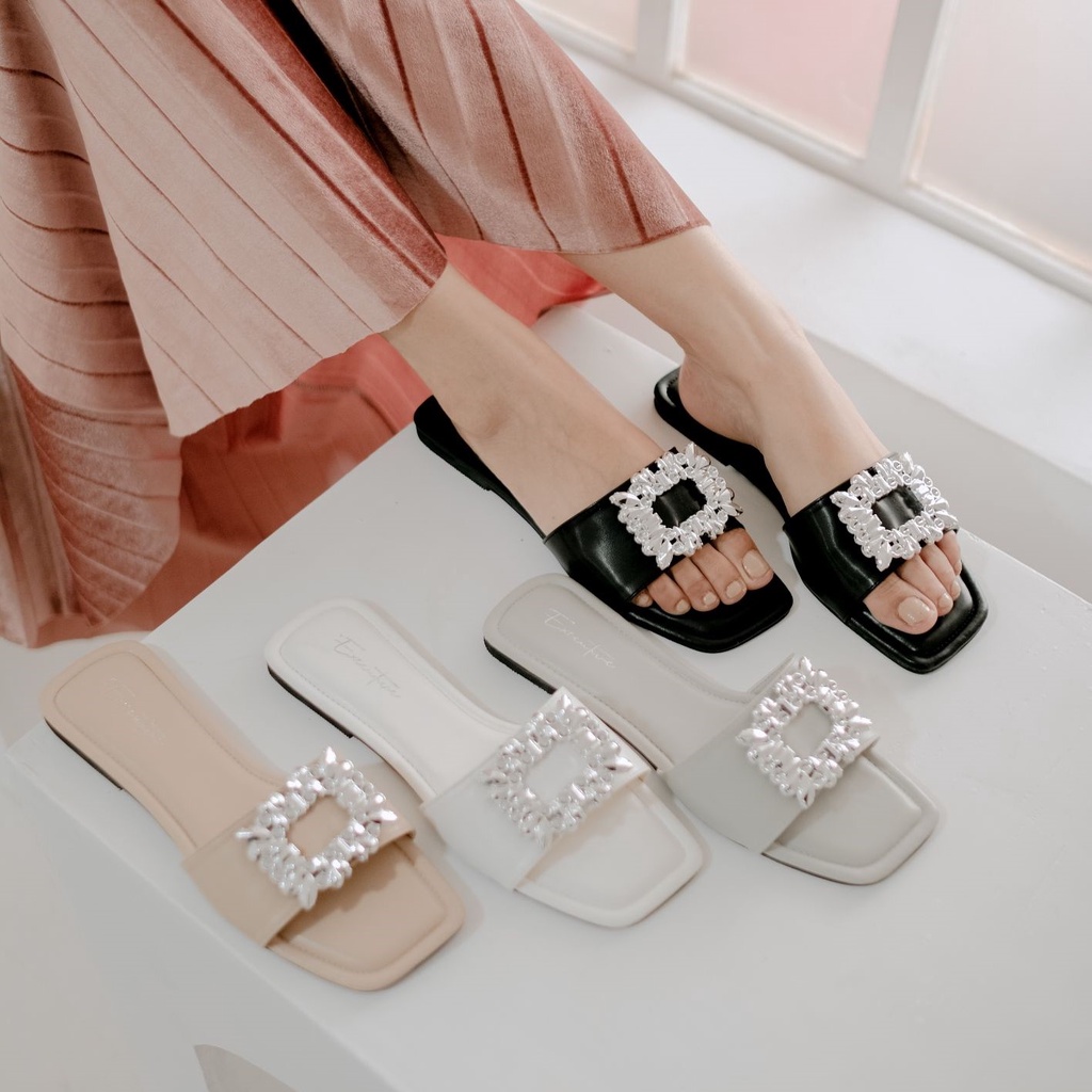 EXECUTIVE - Haera Sandal Flat Wanita