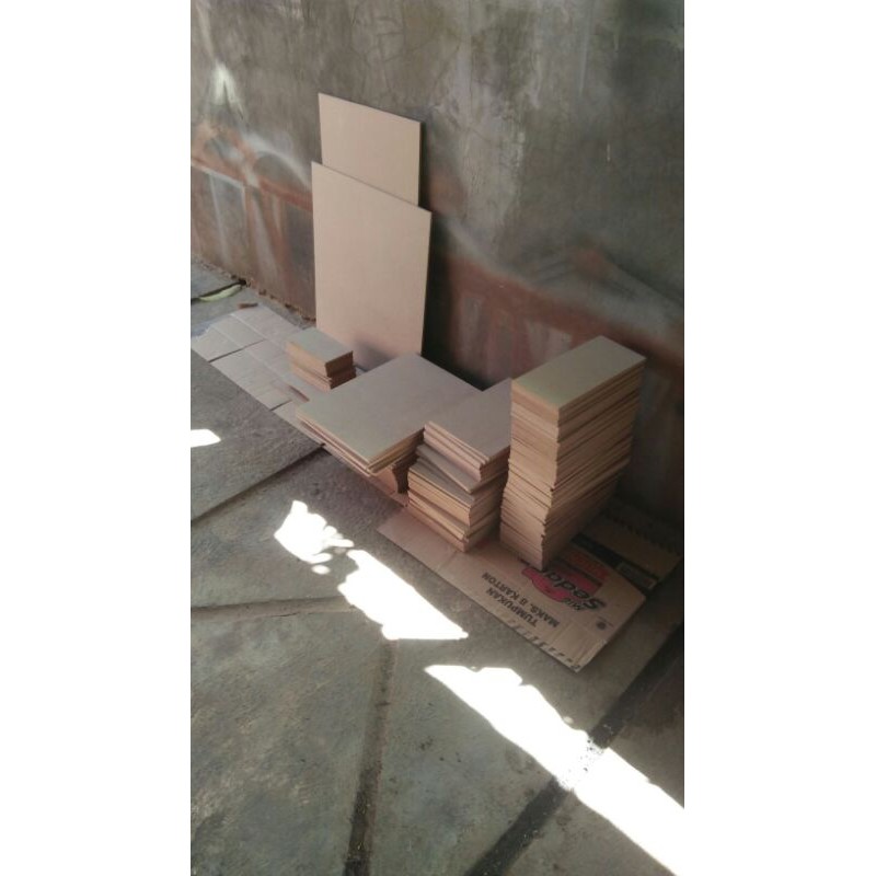 

POTONGAN PAPAN MDF 6mm 20x20 cm