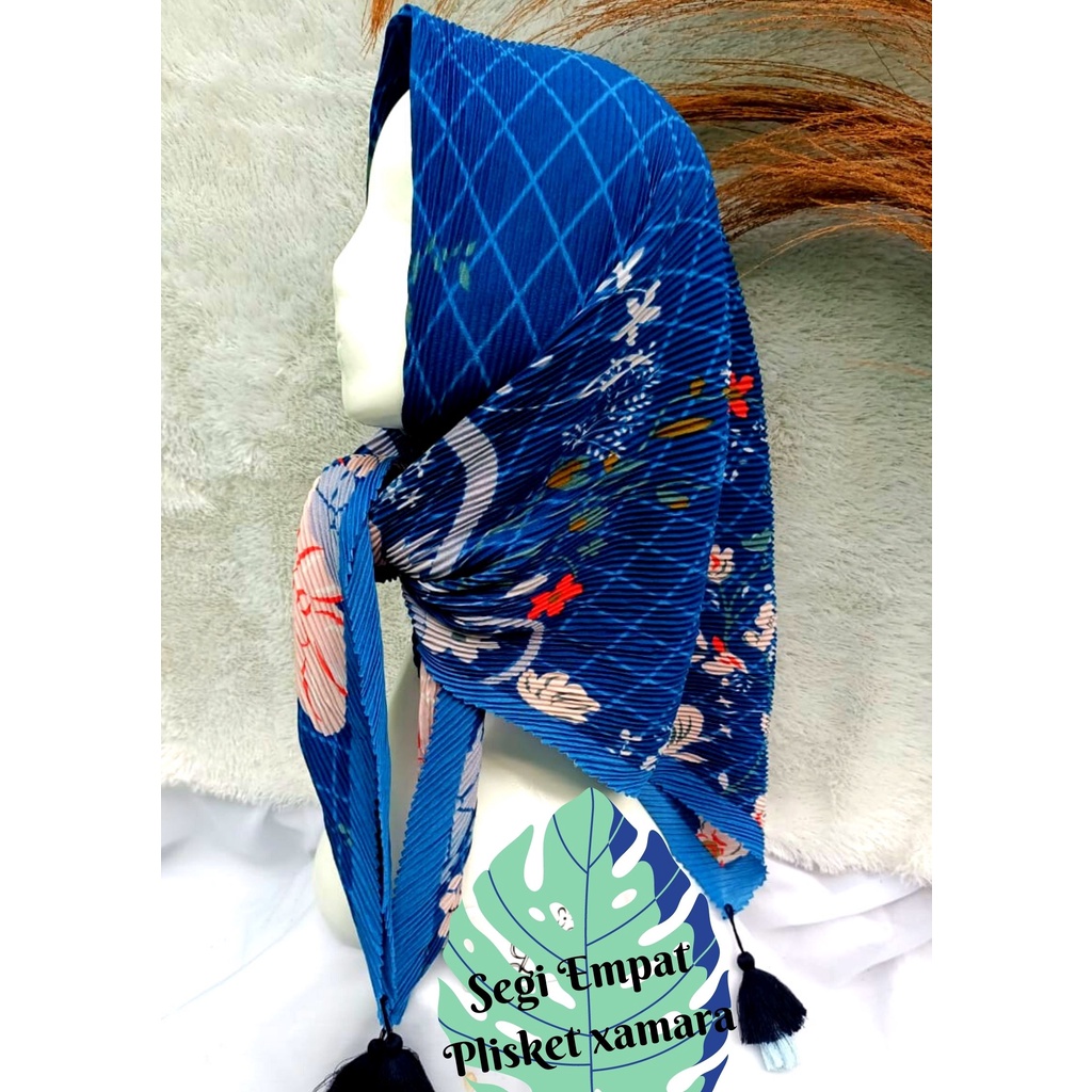 Segi empat plisket kincir bandul motif XAMARA