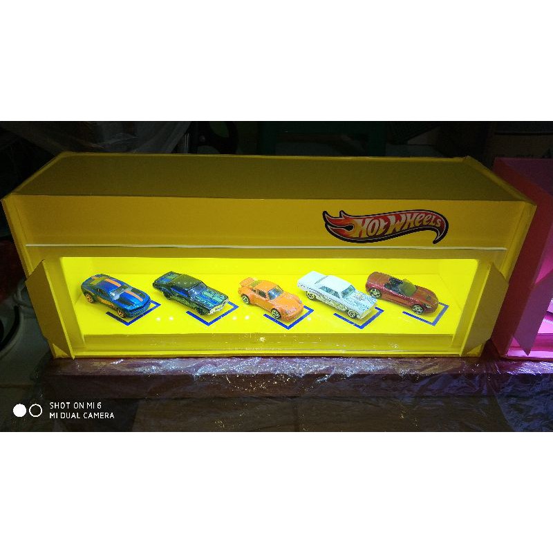 Rak Hotwheels atau diorama display Akrilik Lampu LED