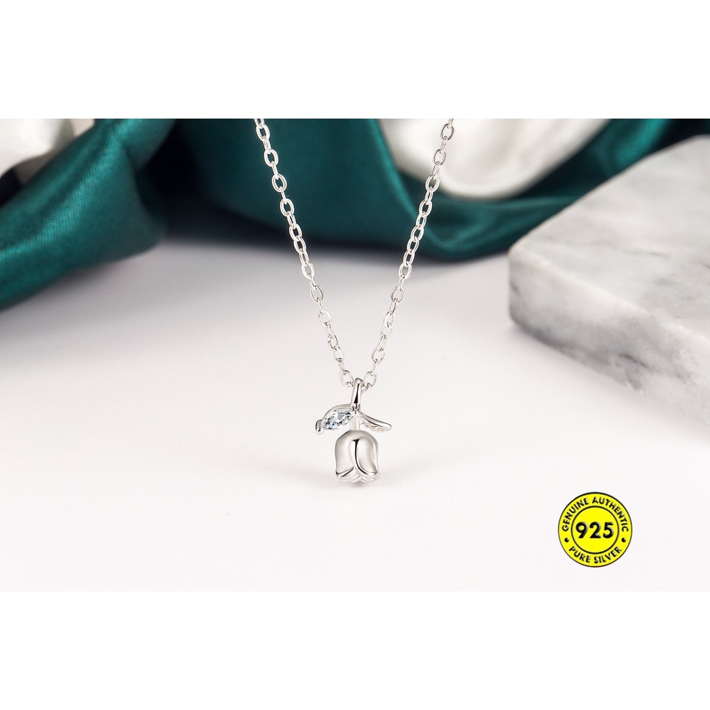 Kalung Rantai Klavikula Desain Mawar Tulip Aksen Berlian Kilau Untuk Wanita