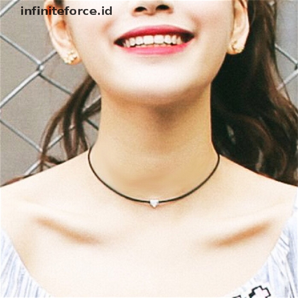 Kalung Choker Rantai Bahan Kulit Imitasi Warna Hitam Aksen Hati Gaya Vintage Untuk Wanita