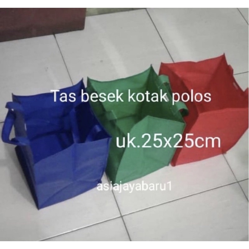 

Goodie Bag Kotak Nasi uk 25x25 - Tas Spunbond Kotak Nasi / Hajatan Polos - Tas Kain Besek