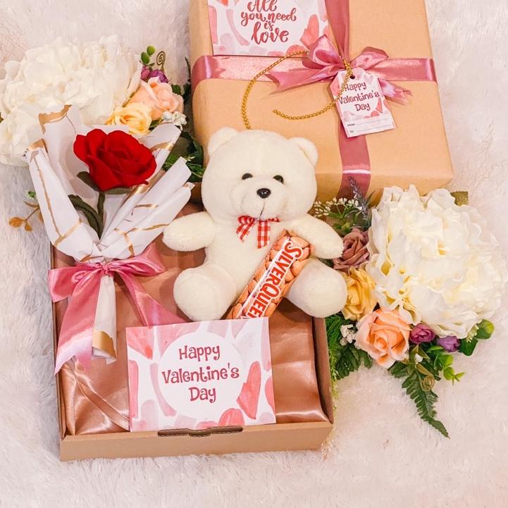 

GRATIS ONGKIR✅HAMPERS VALENTINE / VALENTINE GIFT / HAMPERS ULANG TAHUN / KADO ULANG TAHUN / HADIAH ULANG TAHUN / KADO ANNIVERSARY / KADO VALENTINE / KADO WISUDA / HADIAH VALENTINE / KADO CEWEK / VALENTINES DAY / KADO PACAR / KADO PERNIKAHAN / HAMPERS BONE