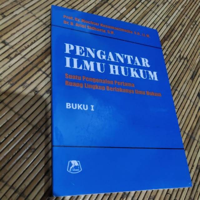 

Pengantar ilmu hukum buku 1.. Mochtar