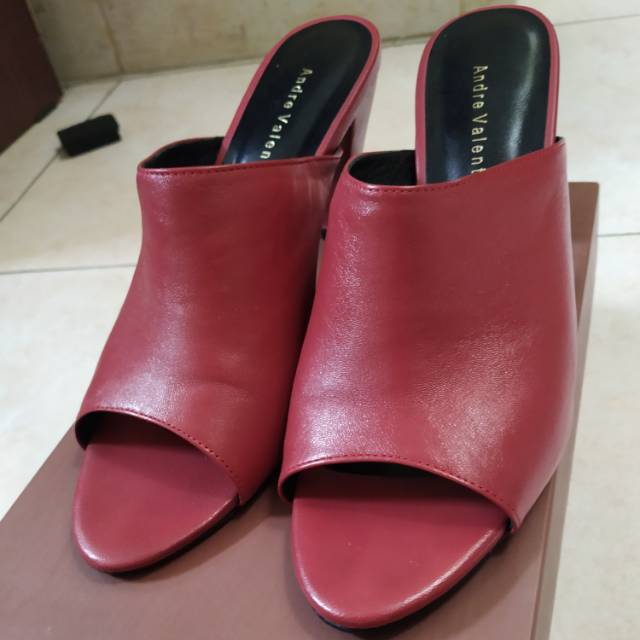 Preloved Andre Valentino sandal heels