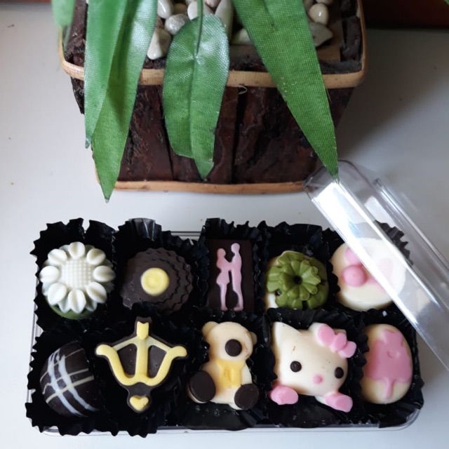 

Coklat full karakter