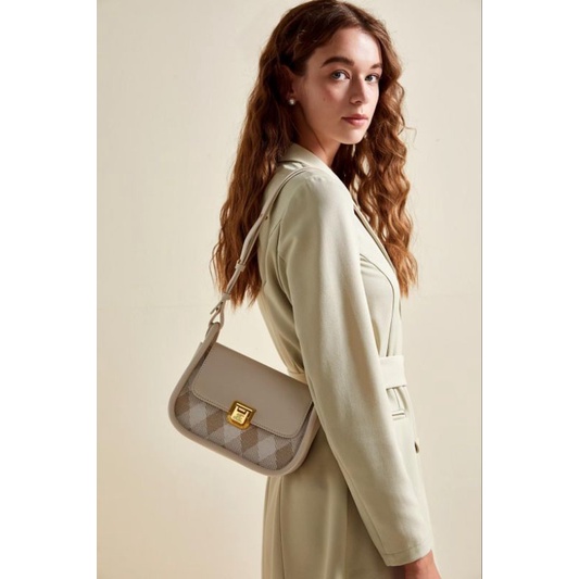 TAS WANITA UNIK KLASIK VINTAGE JIMS HONEY JH LIVIA BAG KADO ULTAH ANNIVERSARY PACAR ISTRI CEWEK PEREMPUAN UNIK ELEGANT CANTIK MURAH FEMINIM TAS KANVAS MURAH DISKON PROMO TAS SELEMPANG SLING BAG CEWEK